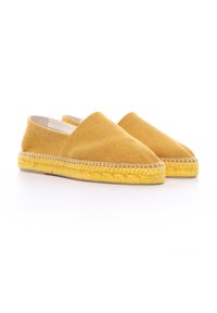 Espadrillas in tela gialla con suola in juta intrecciata, caratterizzate da un design slip-on e una texture liscia.