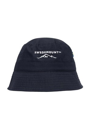 Marineblå bøttesløjfe lavet af letvægtsstof, med broderet "SWEDEMOUNT"-logo og bjergdesign foran.