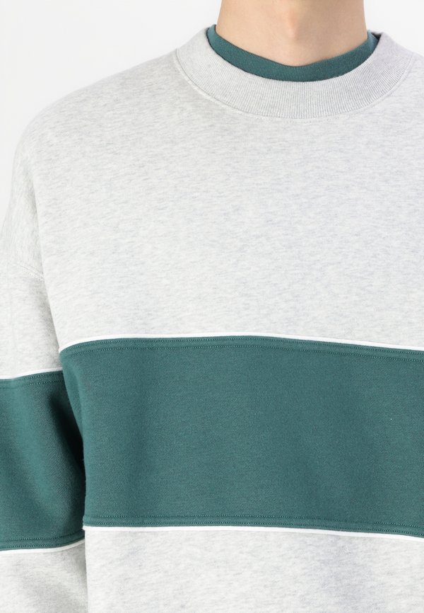Essential Crew Sweatshirt - Sweatshirt4