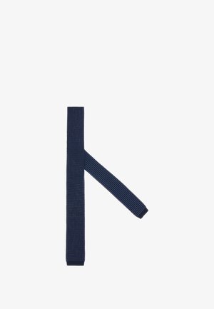 Námořnická pletená kravata s texturovaným designem, má štíhlý tvar a rovné okraje. Tkanina má žebrovaný vzhled s jemnými detaily.