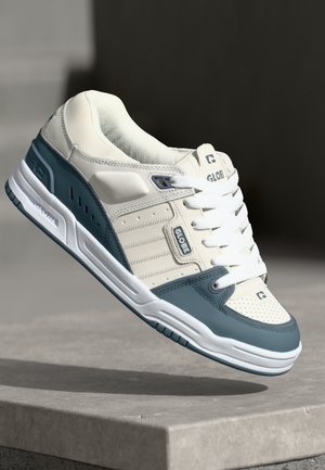 FUSION - Skate shoes - grey/blue