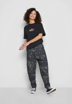 STRANGER THINGS THE ARGYLE PANT 2.0 - Pantaloni - upside down static black