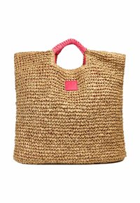 Borsa tote in paglia intrecciata con una finitura naturale testurizzata, dotata di manici in materiale sintetico rosa e una piccola etichetta rosa sul davanti.