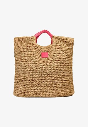 Borsa tote in paglia intrecciata con una finitura naturale testurizzata, dotata di manici in materiale sintetico rosa e una piccola etichetta rosa sul davanti.