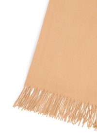 Sciarpa beige realizzata in un tessuto morbido, con una superficie liscia e bordi frangiati. La frangia è tagliata in modo uniforme per un finish pulito.