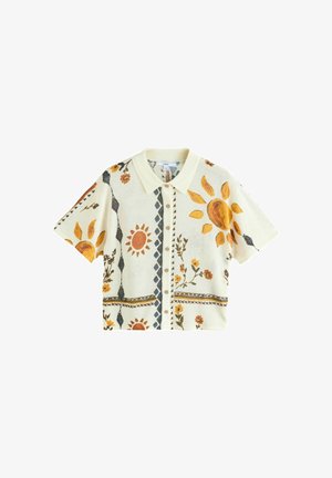 Kurzärmliges, cremefarbenes Shirt mit Blumen- und Sonnenmustern in Gelb und Orange, mit Knopfleiste und lockerer Passform.
