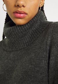 ONLY Vestido de malha - dark grey melange
