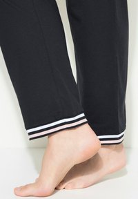Ulla Popken STREIFENDETAILS V-AUSSCHNITT 3/4-ARM SET - Pigiama - black
