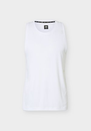 Witte mouwloze atletische tanktop met ronde hals en aansluitende pasvorm, getoond op een effen achtergrond.