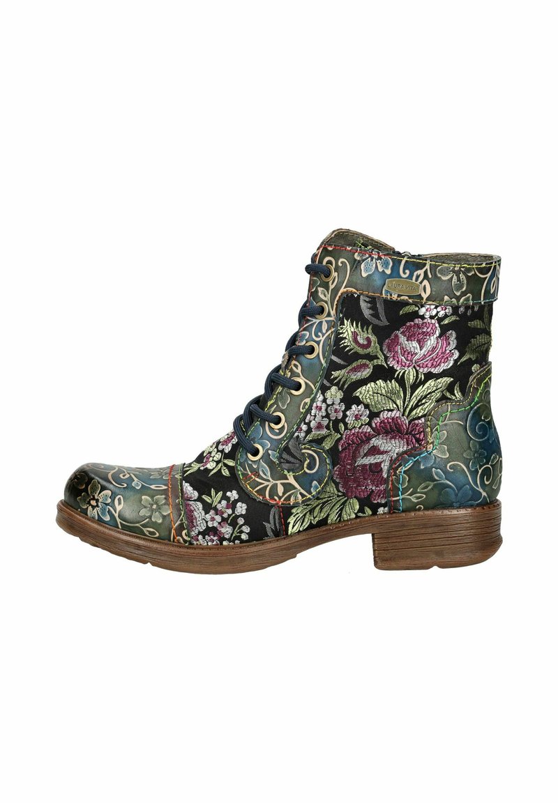Stivaletto con un motivo floreale nero caratterizzato da ricami rosa e verdi, materiale in pelle, punta arrotondata e tacco in legno.
