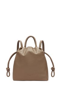 Brązowa skórzana torba na sznurek z dwoma górnymi uchwytami i regulowanymi paskami na ramię. Gładka tekstura, minimalistyczny design, węzłowe akcenty.