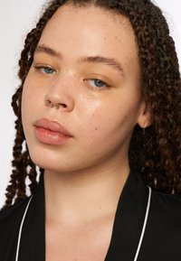 SKIN by Revolution REVOLUTION SKINCARE 5% CAFFEINE SOLUTION + HYALURONIC ACID TARGETED UNDER EYE SERUM - Eye care