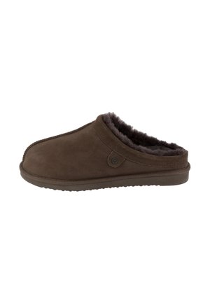 Brun slip-in toffel med mjukt, mörkt pälsfoder och flat gummisula, designad för inomhuskomfort.