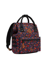 Blumen-Rucksack mit schwarzen Lederakzenten, einem strukturierten Stoff mit roten und lila Blumen und seitlichen Riemen. Mit Reißverschluss verse pocket vorne.