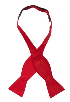 Rød butterfly lavet af glat stof, med en traditionel form og spidse ender samt en satinfinish. Justeringshardware medfølger.
