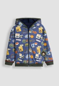 Sinine tõmblukuga laste dressipluus väliseikluste plaastritega, sealhulgas karud, rebased, taaskasutus ja tekst "Kaitse meie metsi".