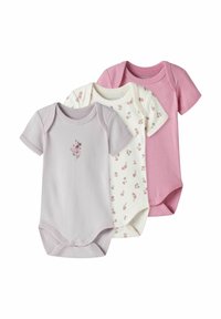 Tre kortærmede babybodystockings i lavendel, creme med blomsterprint og rosa. Fremstillet af blød bomuld med trykknapper i bunden.