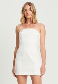 CALLI BAYLEE MINI - Shift-haljina - white