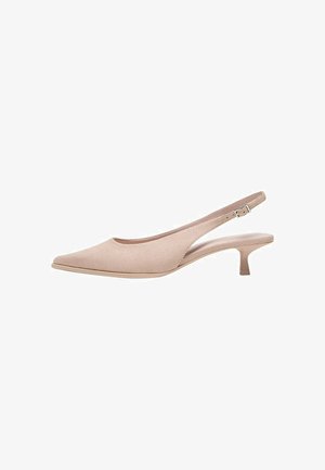 Bézs hegyes orrú slingback cipő alacsony kitten sarokkal és állítható csatpánttal.