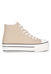 Zapatillas altas beige con parte superior de cuero texturizado, puntera de goma blanca y suela blanca gruesa con franjas negras.