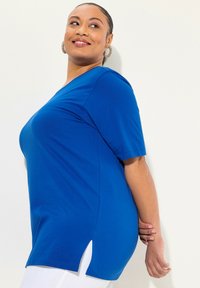 Ulla Popken PLUS SIZE SHORT SLEEVE TEE  - T-Shirt basic - royal blue