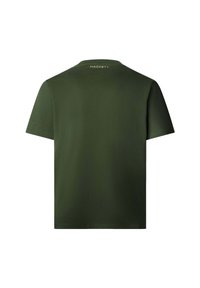 Camiseta de manga corta en verde oliva con cuello redondo y un logo de "HACKETT" en dorado en la parte posterior. Fabricada con un tejido suave y liso.