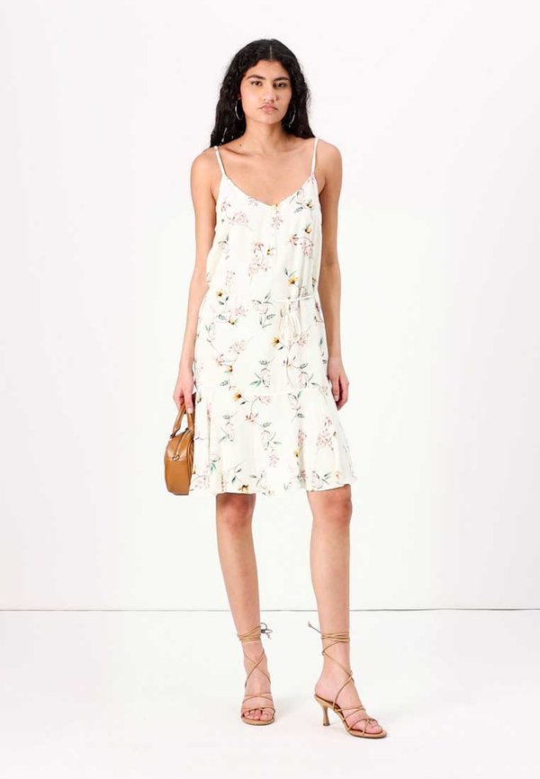 PCNYA SLIP BUTTON - Shirt dress - birch2