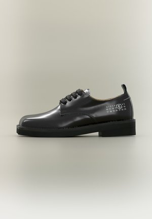MM6 Maison Margiela, UNISEX - Veterschoenen - black