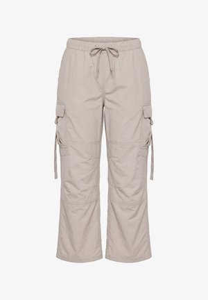 Ulla Popken, CROPPED ELASTIC WAIST CARGO PANTS - Reisitaskuhousut - beige