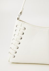 Thumbnail Image 5