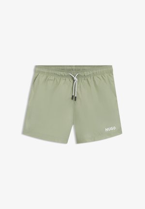 Hellgrüne Herren-Badeshorts mit elastischem Bund, weißem Kordelzug und "HUGO"-Logo am linken Bein.