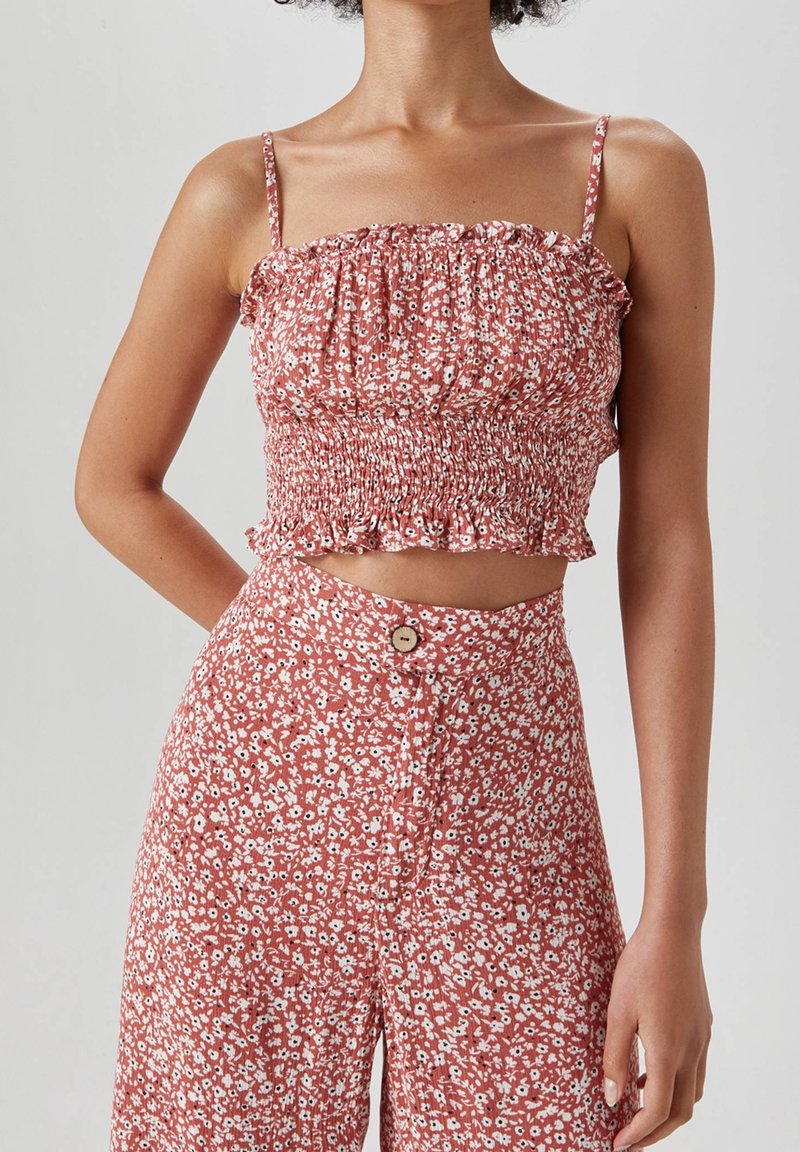 PULL&BEAR Top - light red