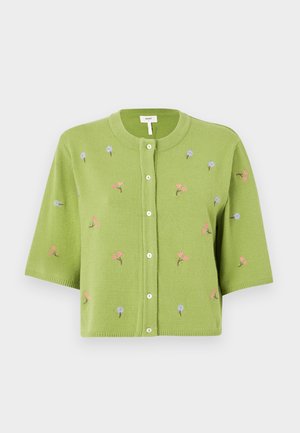 Grønn strikket cardigan med korte ermer, med rosa og blå blomstermønster, rund halslinning og knapplukking foran.