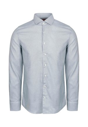 Herren-Langarmhemd zum Knöpfen mit kleinem blau-weiß kariertem Muster und klassischem Kragen auf weißem Hintergrund.