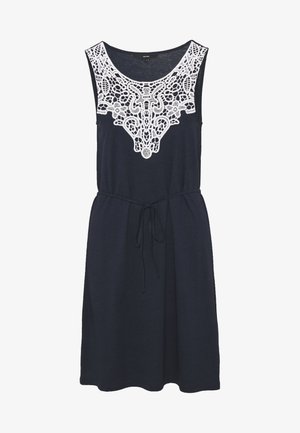 Robe sans manches bleu marine avec un bodice en dentelle blanche, dotée d'un col rond et d'une taille à nouer. Le tissu est lisse avec une coupe décontractée.