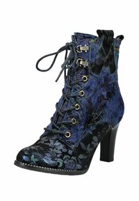 Stivale alla caviglia con lacci in tessuto floreale blu scuro e nero; tacco alto; cuciture intricate e dettagli decorativi in metallo.