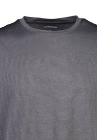 Grå T-shirt med rund hals og en struktureret, vævet overflade samt et subtilt stribet mønster. Har en lige søm og blødt stof.