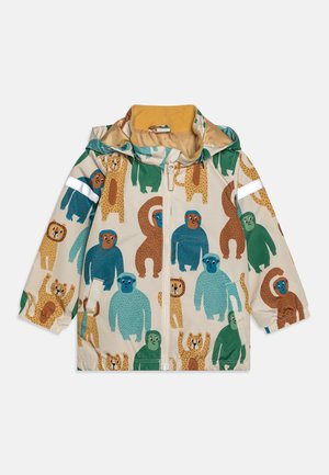 Dziecięca przeciwdeszczowa kurtka z kapturem na zamek, beżowe tło, kolorowe nadruki z rysunkami zwierząt oraz odblaskowe paski na rękawach.