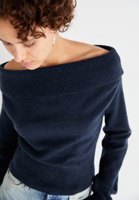 Weekday LOLO OFF SHOULDER  - Pulover - navy