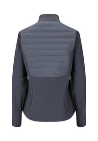 Grå jacka med hög krage, med en kviltad bakpanel och slät framsida. Långa ärmar med en åtsittande design och ingen synlig hårdvara.