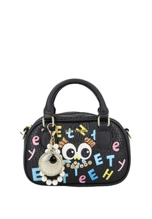Borsa nera con trama, lettere colorate, grandi occhi in stile cartone animato, dettagli in strass e portachiavi circolare decorato con perle.