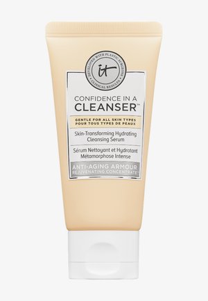 Tubetto di siero idratante Confidence in a Cleanser di It Cosmetics, delicato per tutti i tipi di pelle, con concentrato ringiovanente Anti-Aging Armour.