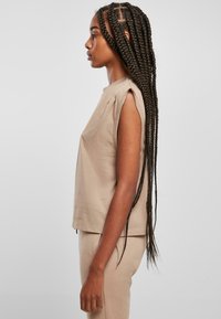 Urban Classics ORGNAIC HEAVY SHOULDER - Top - softtaupe