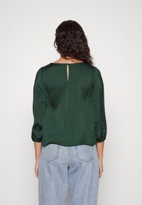 VILA VISOFIE - Blusa - pine grove