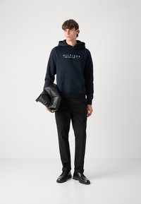 Tommy Hilfiger NEW YORK HOODY - Sweatshirt - desert sky