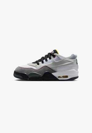 Sportschoen met een witte mesh bovenkant, grijze suede accenten en zwarte veters. Beschikt over een zichtbare Air-eenheid in de zool en kleurrijke merkdetails.
