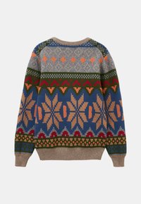 Pull en laine avec des motifs géométriques et floraux multicolores dans des tons de bleu, orange, vert, rouge, gris et beige, avec des poignets et un ourlet côtelés.