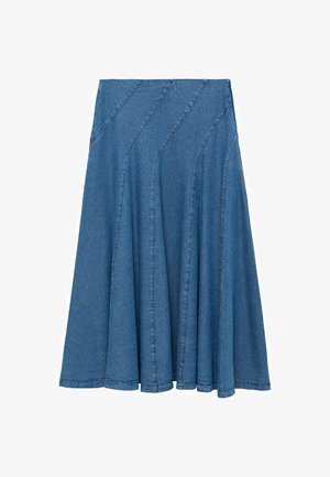 Dżinsowa spódnica o kształcie dzwonu, z lekkiej tekstury, w kolorze niebieskim, z ukośnymi szwami wzdłuż paneli.