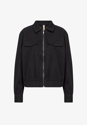Zwarte ritsjack gemaakt van stof, met een kraaghalslijn, twee borstzakken, elastische manchetten en een geraffineerde zoom.