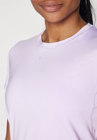 Nike Performance ONE CLASSIC  - Spordi T-särk - lilac bloom/black